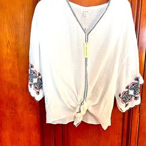 NWT XL Max Studio white blouse with embroidered sleeves and neckline.